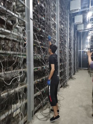 A large-scale mining farm utilizing high-efficiency machines